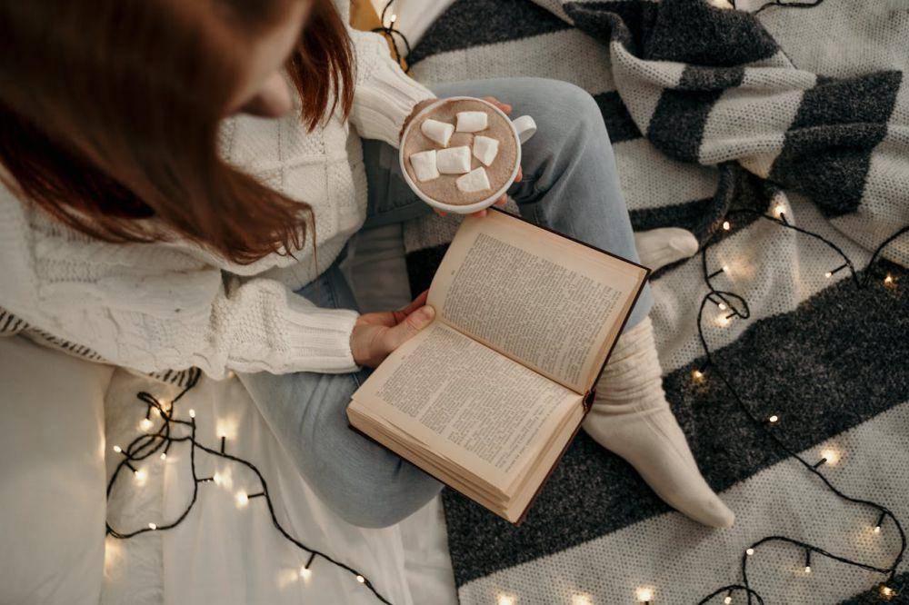 Ilustrasi cozymaxxing (pexels.com/Tima Miroshnichenko)