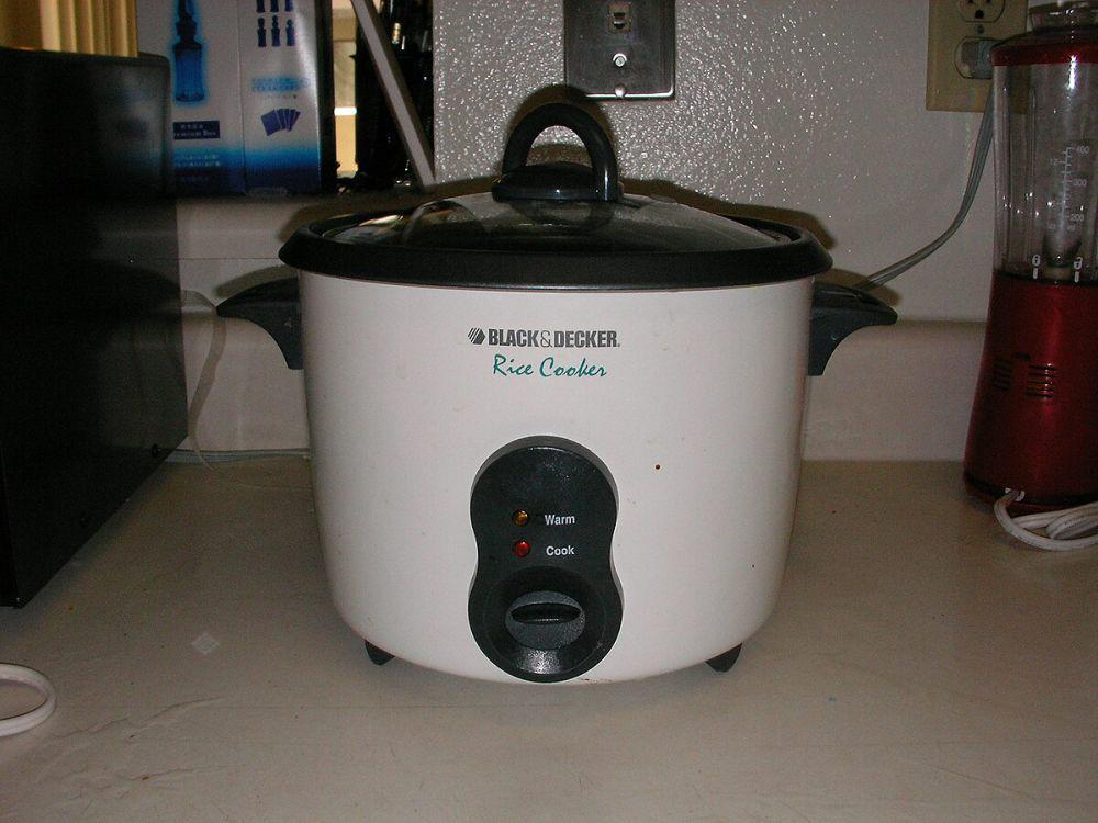 5 Life Hacks Bersihkan Rice Cooker Bau Apek, Banyak yang Belum Coba!