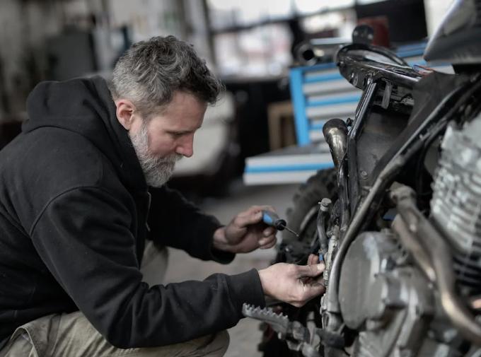 Bensin RON 90 vs 92: Seberapa Besar Perbedaannya ke Mesin Motor?