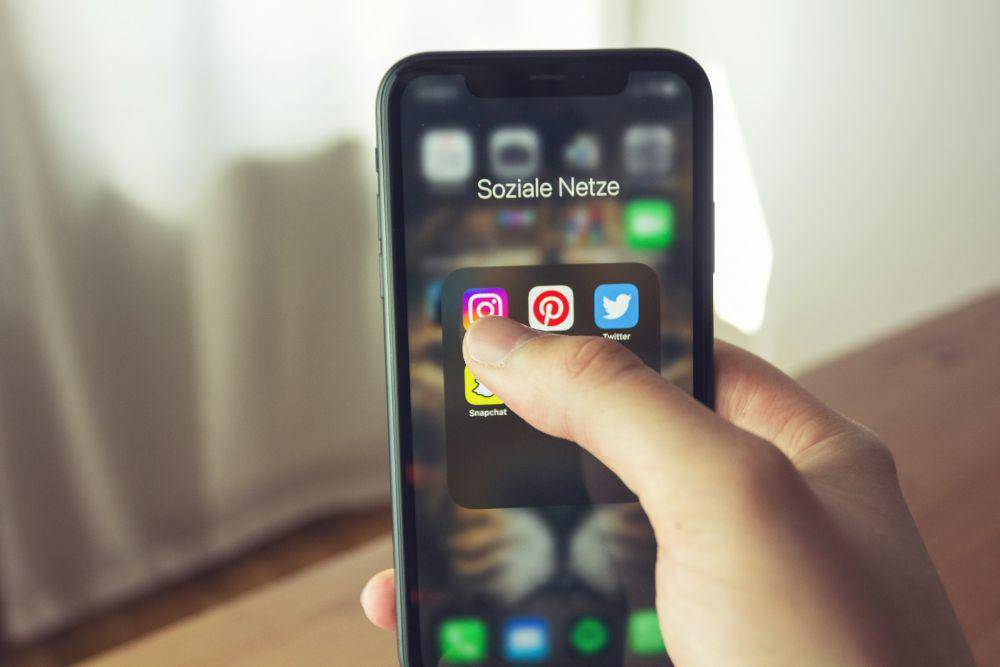 ilustrasi membuka Instagram (Pexels.com/Shutter Speed)