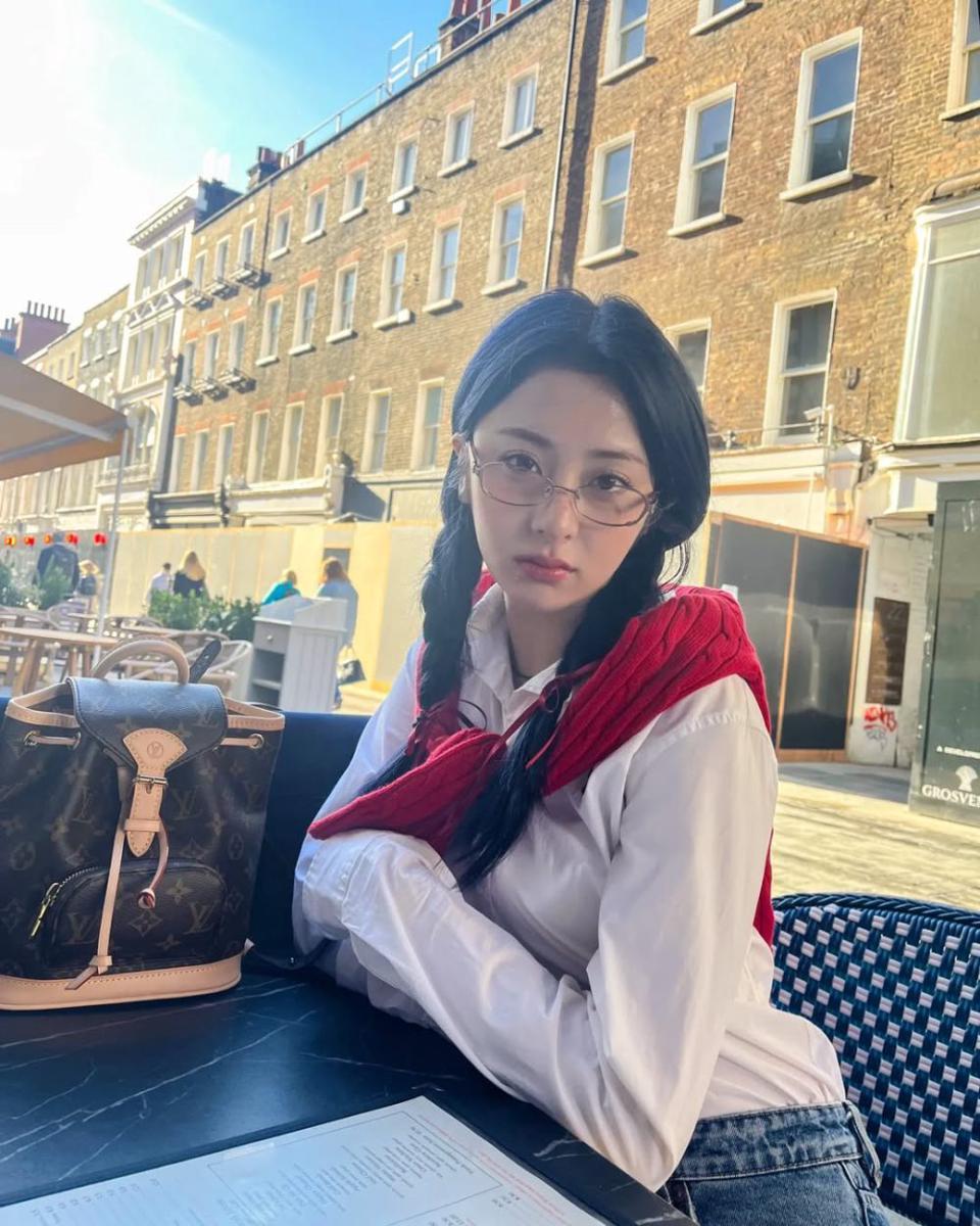 potret Yunjin LE SSERAFIM (instagram.com/jenaissante)