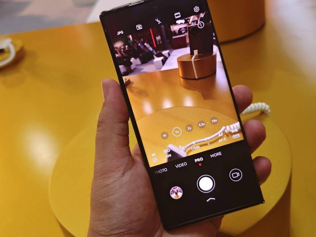 HUAWEI Mate XT