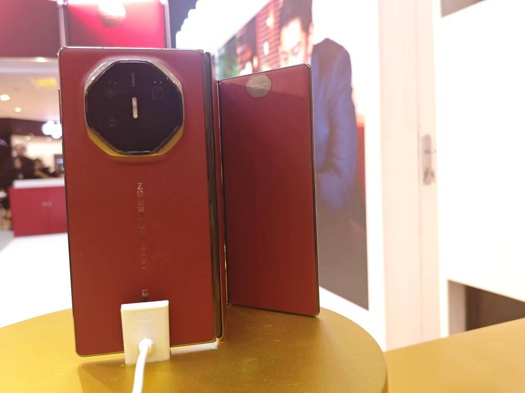 HUAWEI Mate XT