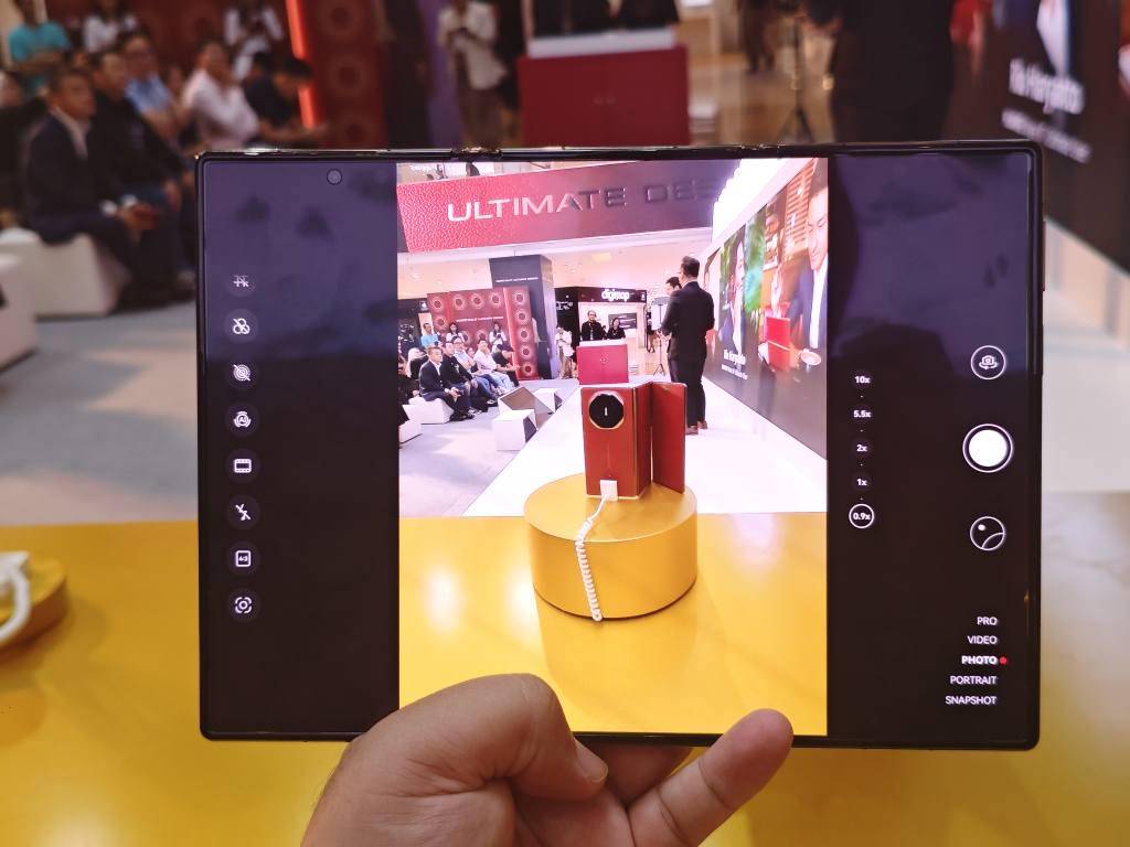 HUAWEI Mate XT
