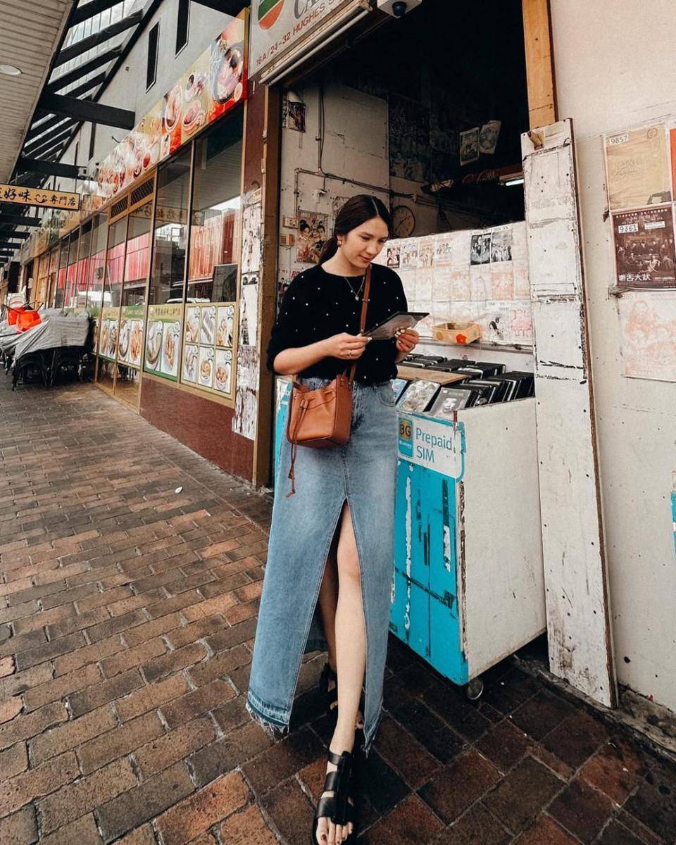 referensi outfit rok ala Acha Sinaga (instagram.com/achasinaga)