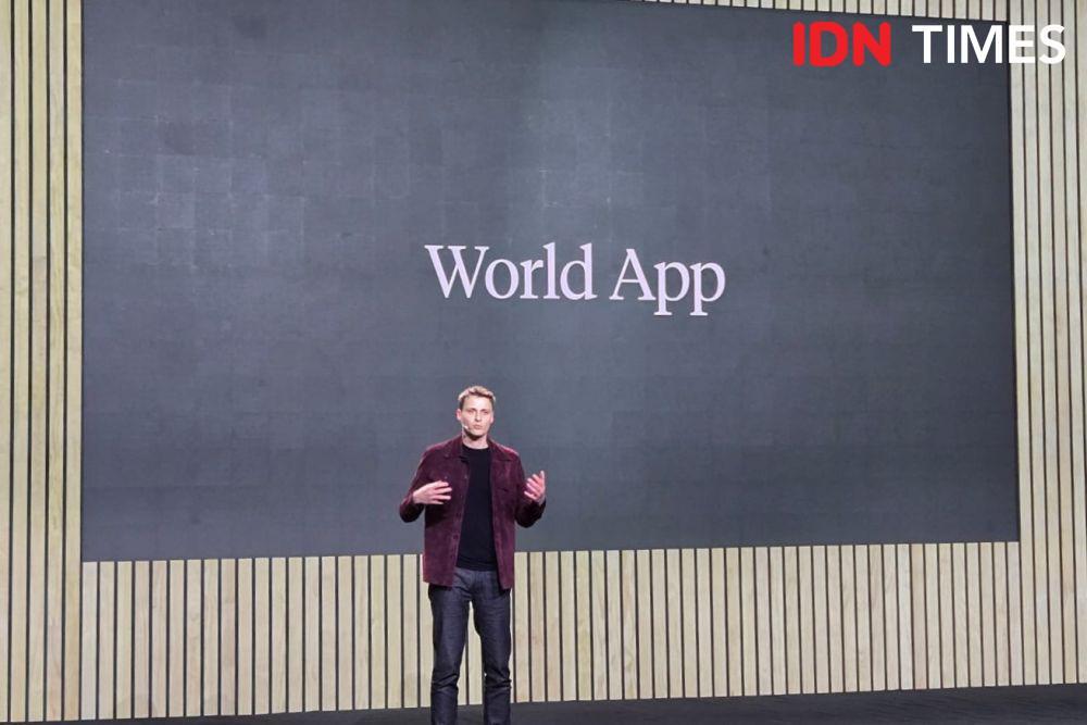 Tak Berizin, OJK Hentikan Sementara Operasional World