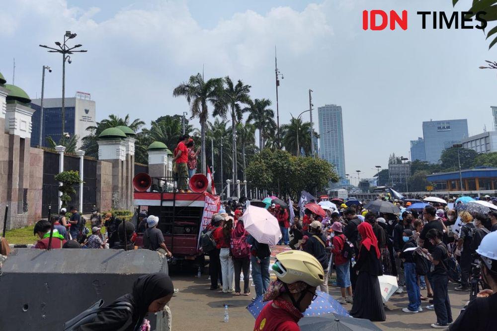 Hari Buruh: API Sentil Solusi Palsu Pemerintah Terkait Kesejahteraan