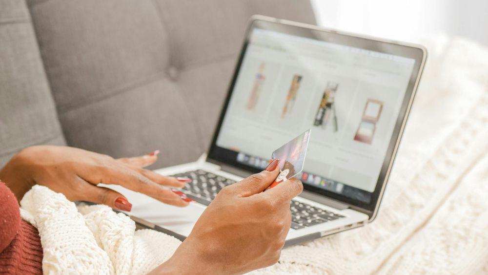 ilustrasi belanja online (pexels.com/Kindel media)