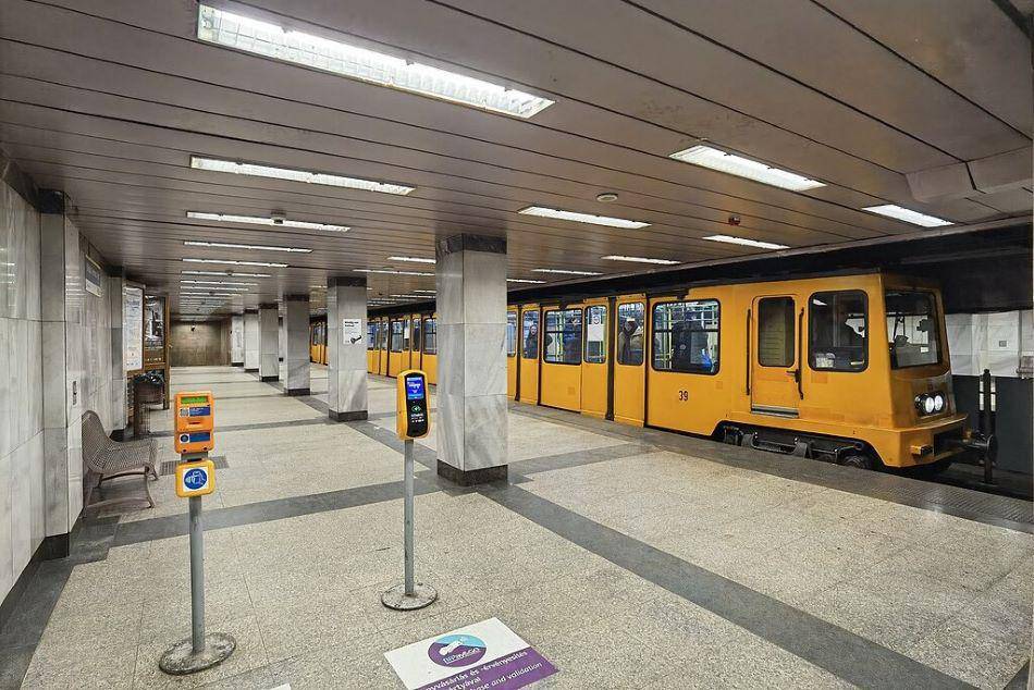 Metro Line 1, Budapest Hungaria (commons.wikimedia.org/Random photos 1989)