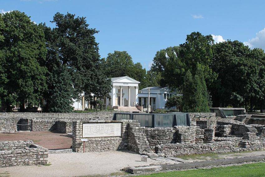 Reruntuhan Aquincum (commons.wikimedia.org/József Rozsnyai)