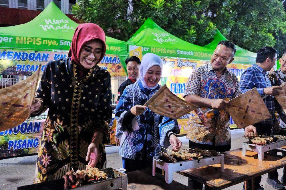 Wakil Walikota Solo Astrid Widayani membuka SICF di parkir timur Stadion Manahan, Solo. (Dok/Pemkot Solo)