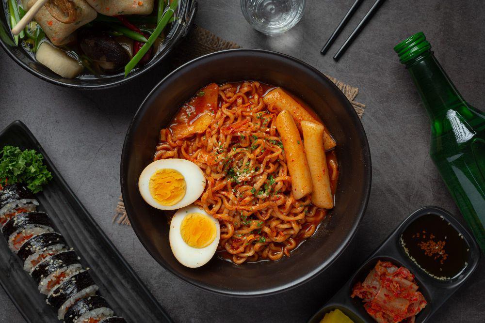 10 Isian Pelengkap Semangkuk Ramyun, Nikmatnya Bikin Terpana!