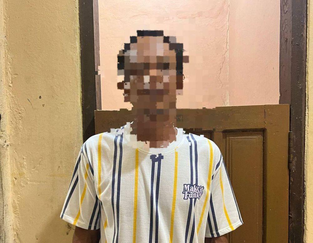 R (42), pelaku pencurian hewan ternak di Desa Kerta Bumi, Kecamatan Kuaro, Kabupaten Paser ditangkap di rumahnya tanpa perlawanan. (Dok Humas Polres Paser)