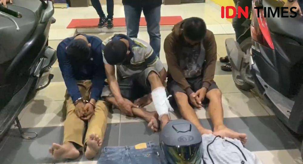 Polisi tangkap 3 pelaku penyiraman air keras di Singkawang. (IDN Times/Istimewa).