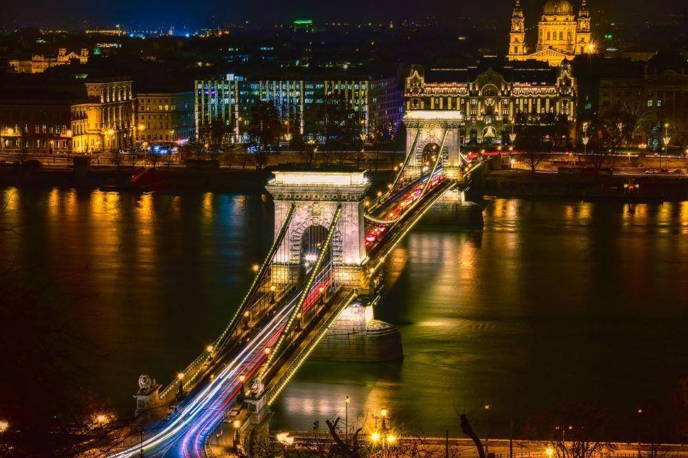 Szechenyi Chain Bridge, Budapest Hungaria (pixabay.com/niki_emmert)