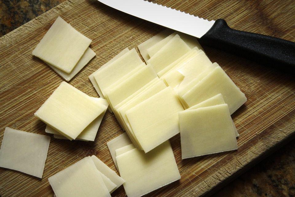 ilustrasi keju slice (pixabay.com/Stephen VanHove)