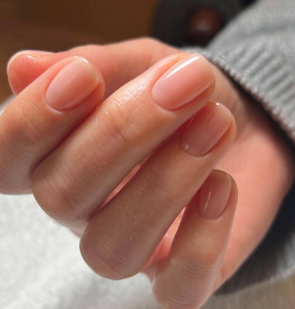 Inspirasi naked nails (instagram.com/raelondonnails)