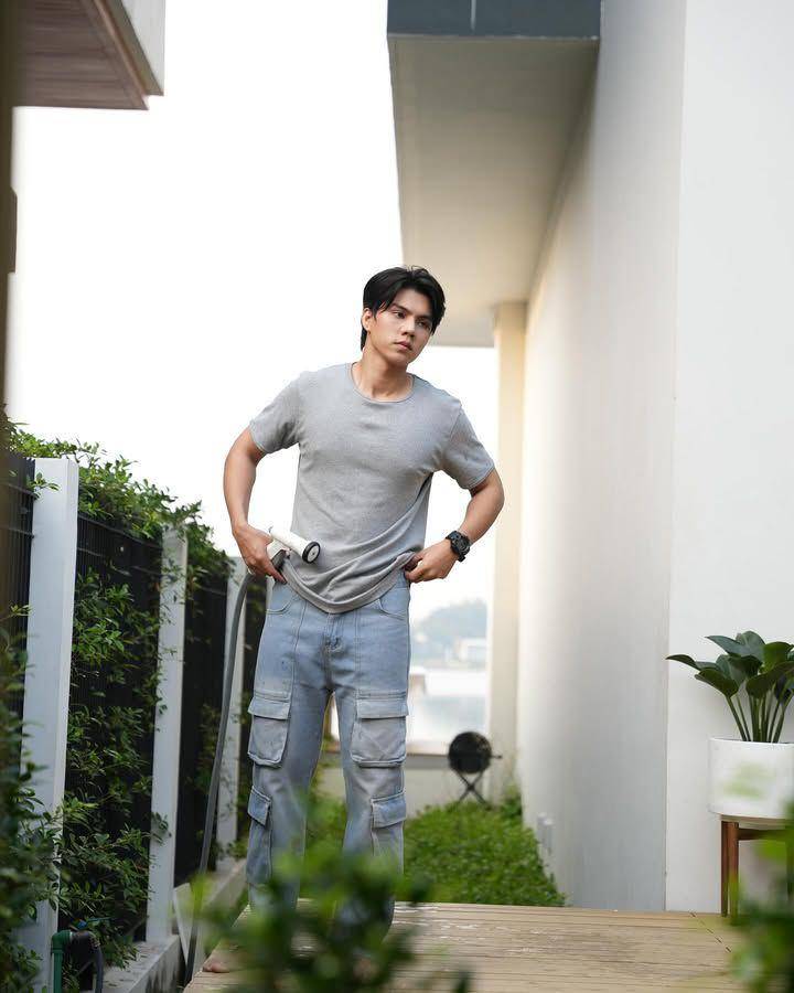 styling celana cargo ala Fort Thitipong (instagram.com/fortfts)