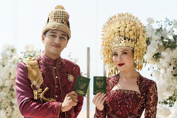 7 Potret Pernikahan Harriz Vriza dan Haviza Devi, Digelar di Bali