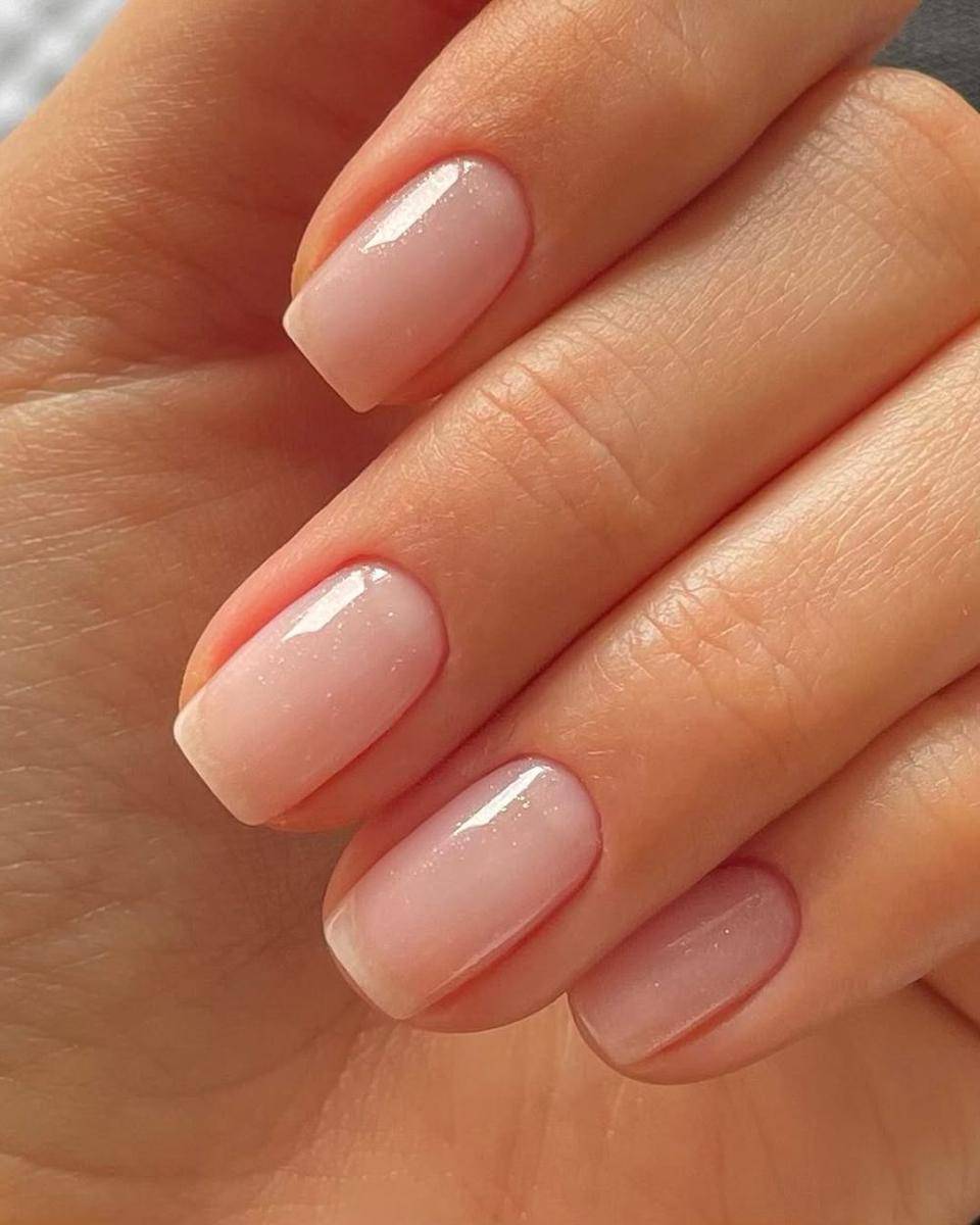 Inspirasi naked nails (instagram.com/samantharudge.beauty)