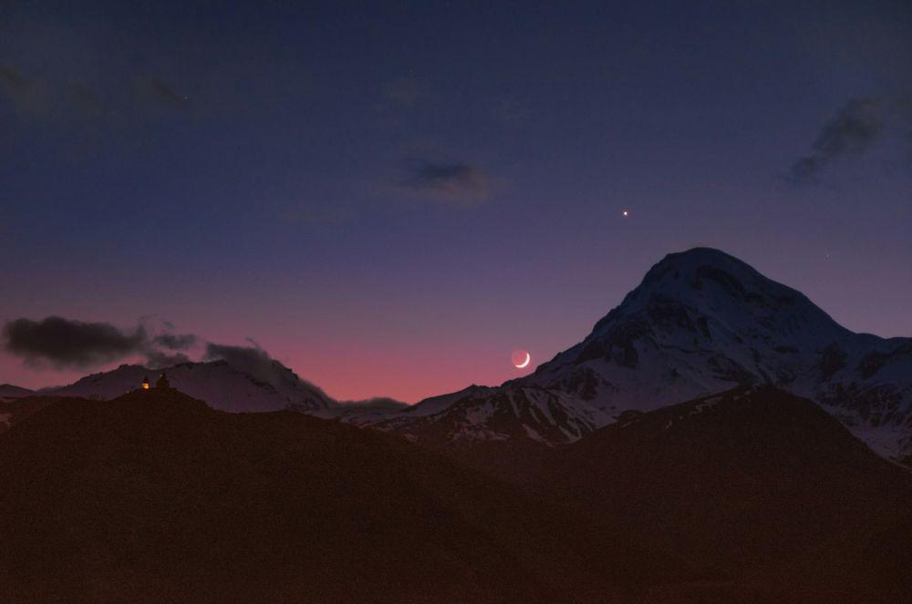 Mengapa Planet Venus Sangat Terang di Langit Malam?