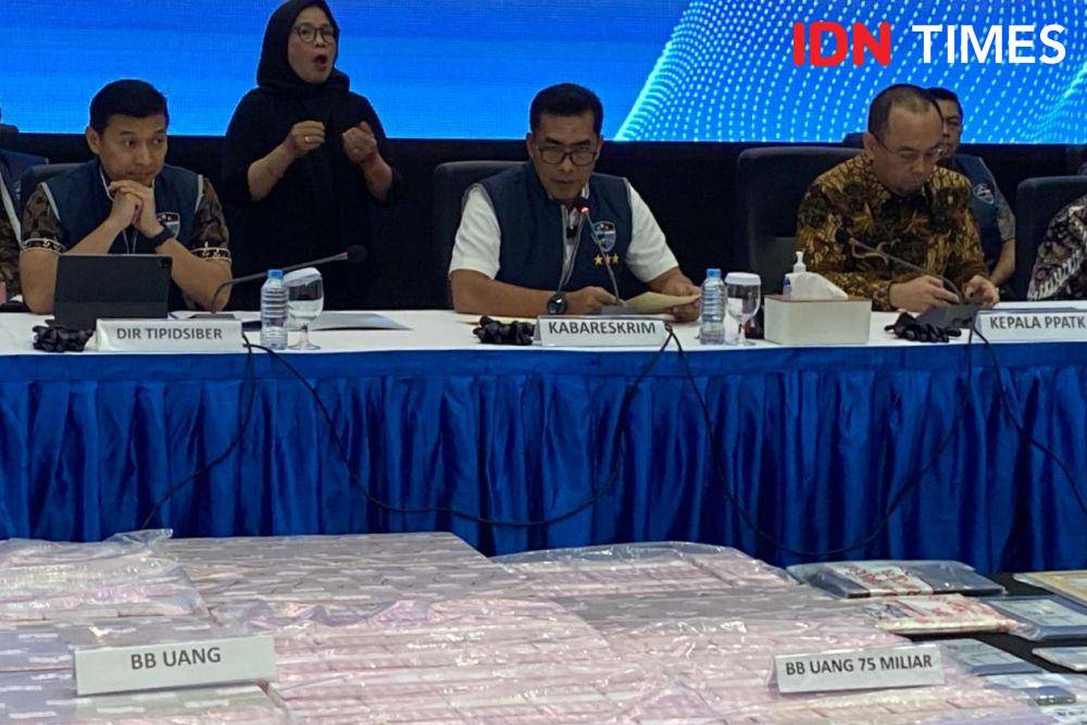 Preskon Dittipidsiber Bareskrim Polri tentang pengungkapan kasus judi online di Indonesia (IDN Times/Irfan Fathurohman)