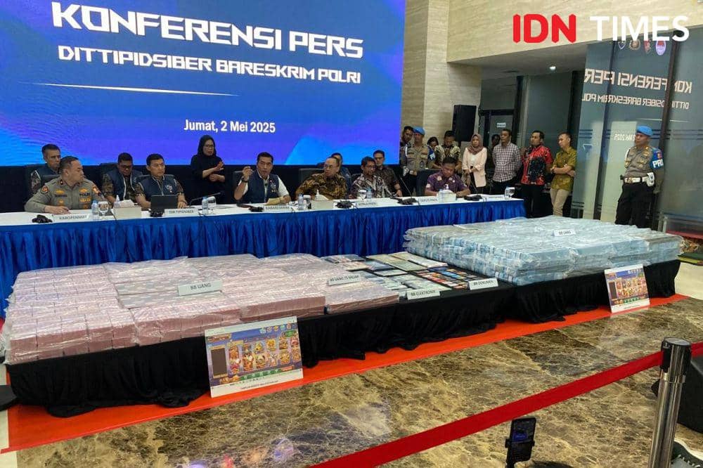Preskon Dittipidsiber Bareskrim Polri tentang pengungkapan kasus judi online di Indonesia (IDN Times/Irfan Fathurohman)