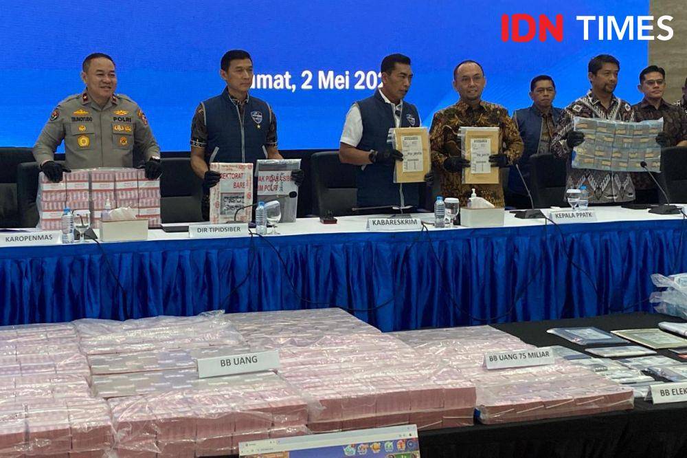 Preskon Dittipidsiber Bareskrim Polri tentang pengungkapan kasus judi online di Indonesia (IDN Times/Irfan Fathurohman)