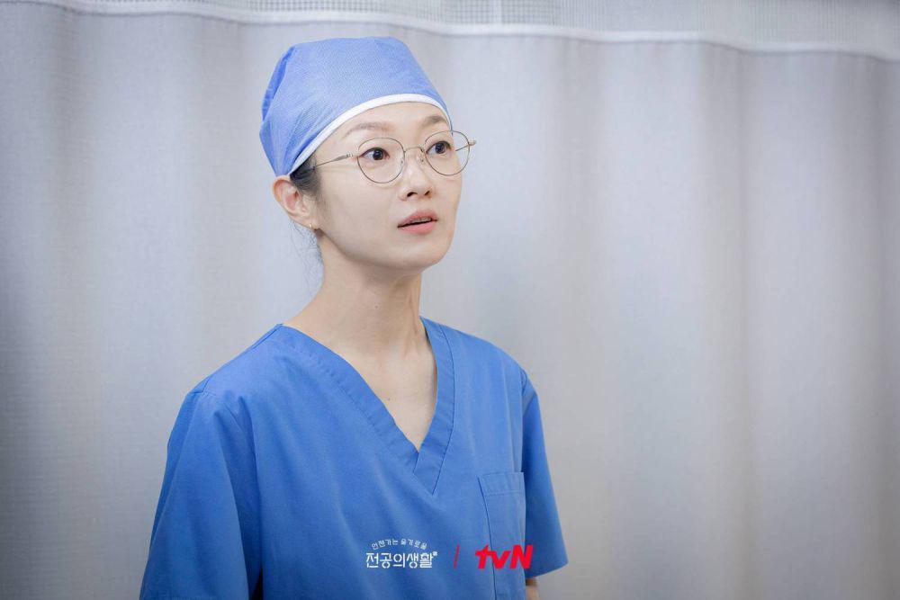 Profesor Seo Jung Min (Lee Bong Ryun) (dok. tvN/Resident Playbook)