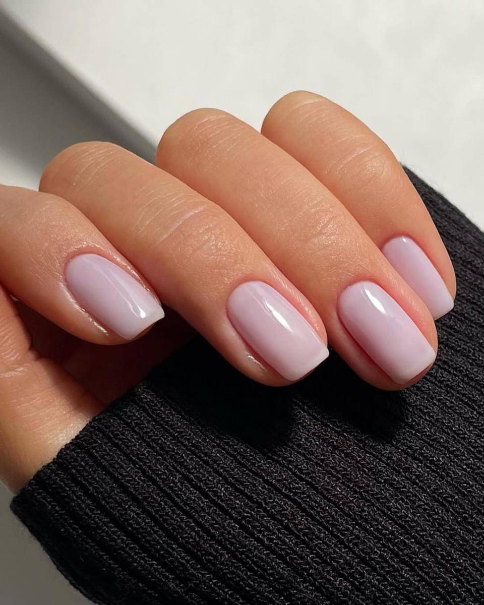 Inspirasi naked nails (instagram.com/samantharudge.beauty)