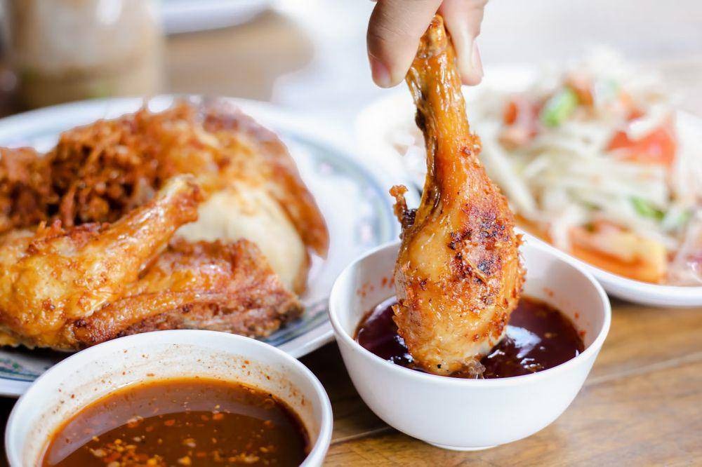 ilustrasi ayam goreng (unsplash.com/Streets of Food)