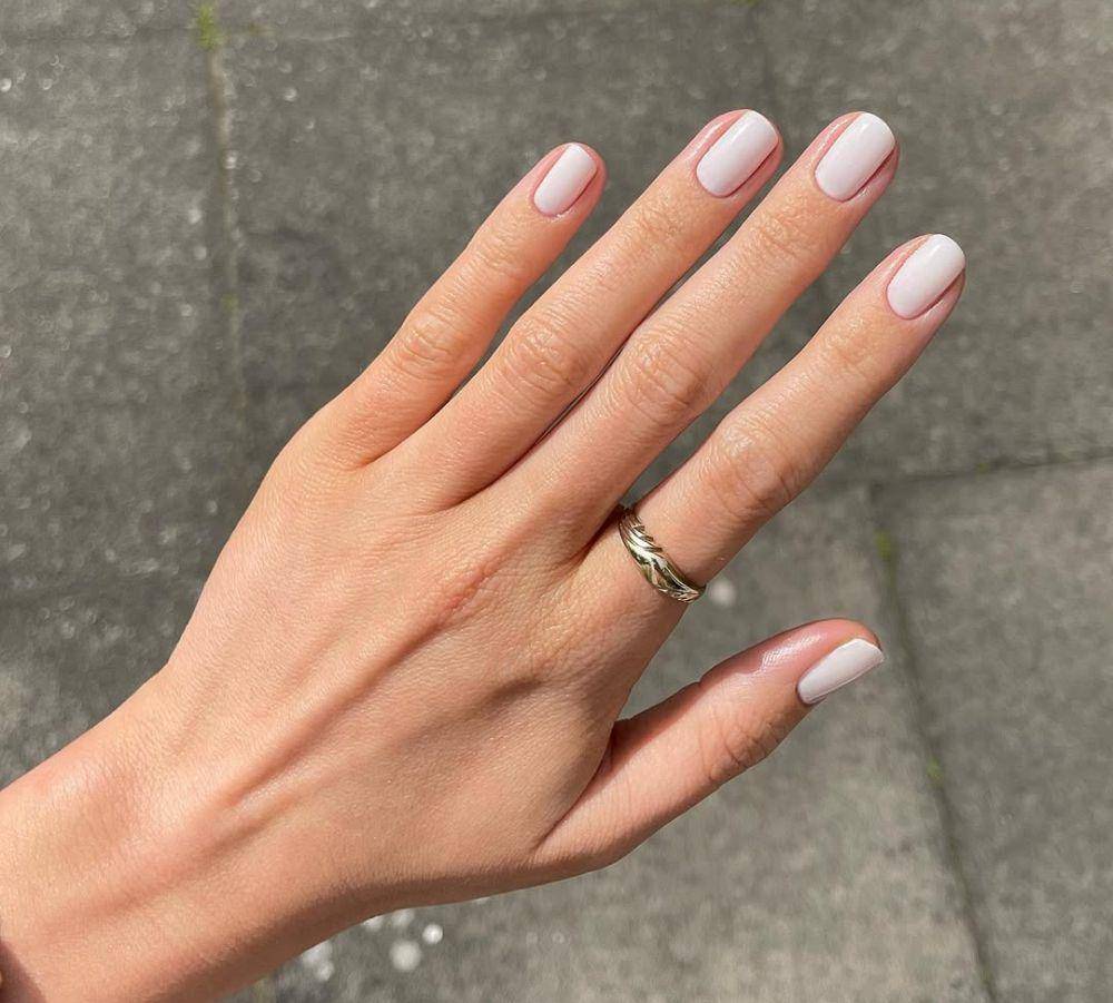 Inspirasi naked nails (instagram.com/samantharudge.beauty)