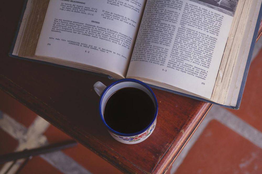 ilustrasi buku (pexels.com/Arturo A)