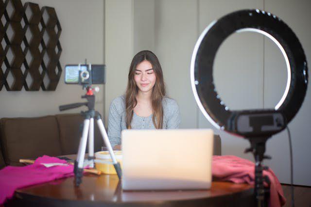 5 Tips Live Streaming buat Orang Introvert Percaya Diri