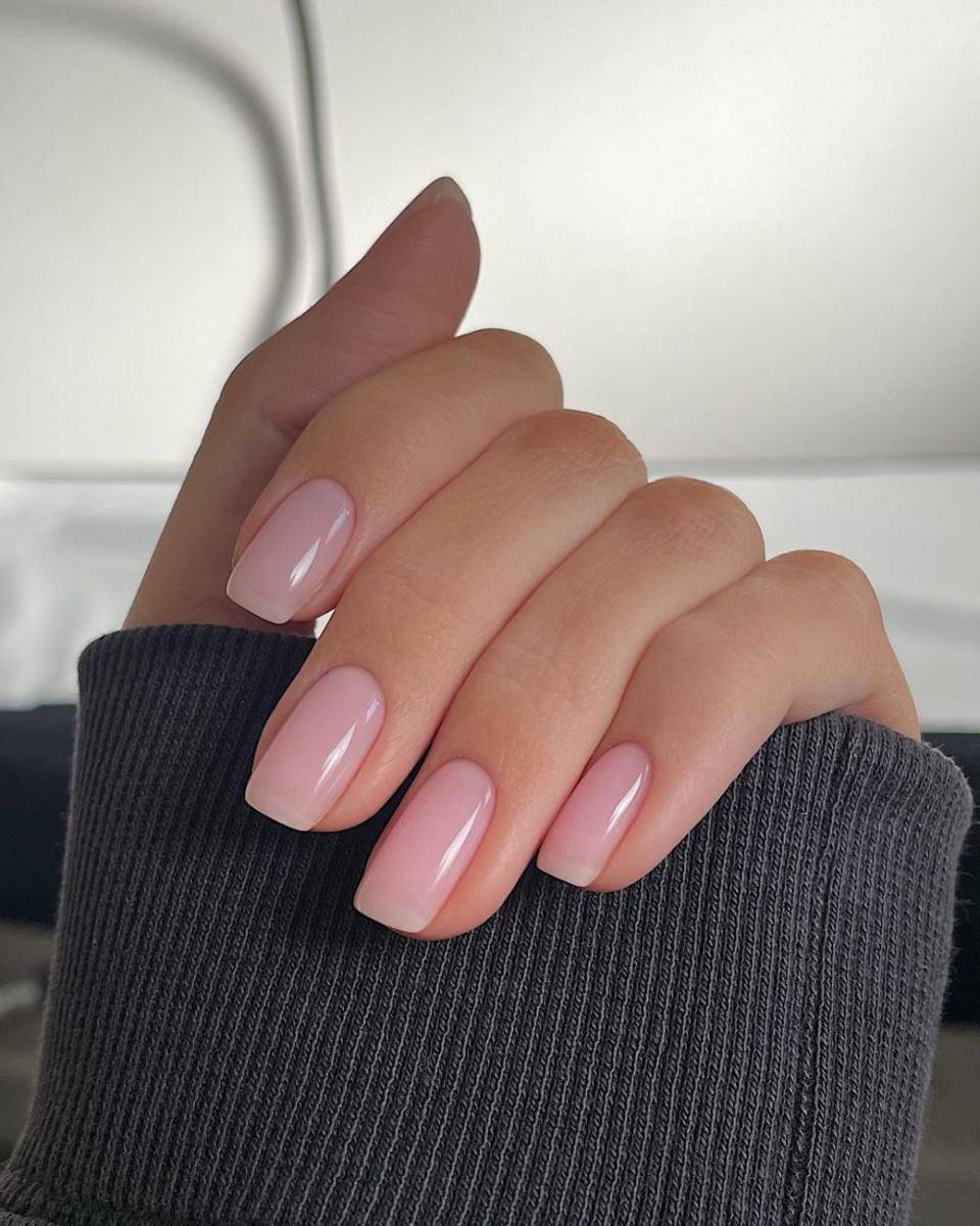 Insprasi naked nails (instagram.com/samantharudge.beauty)