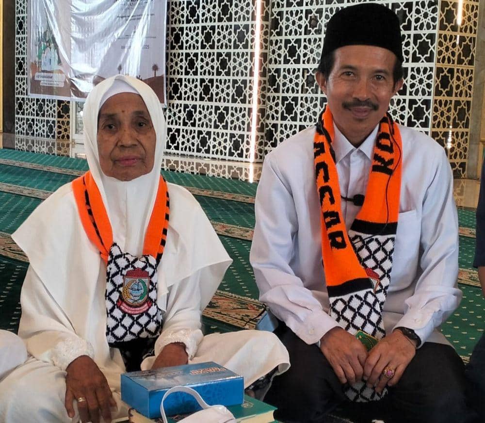 Ambo Sakka, Empat Tahun Tunda Berangkat Haji Demi Sang Ibu