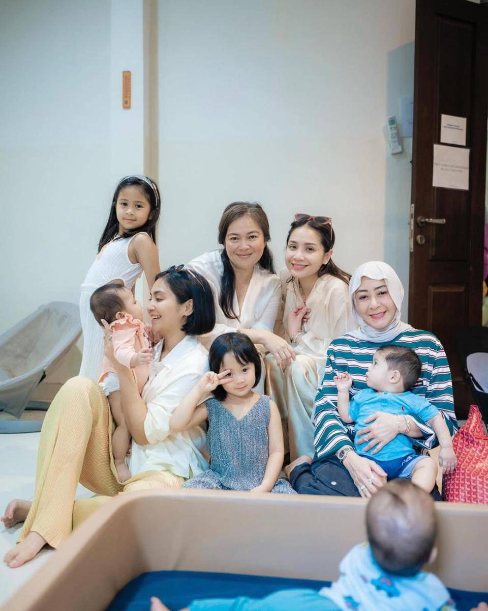 potret Nagita main di panti asuhan (instagram.com/raffinagita1717)