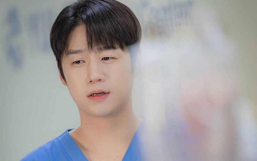 Cuplikan drama Korea Resident Playbook (dok. tvN/Resident Playbook)