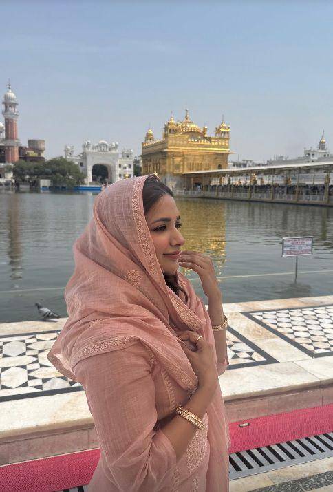 Jiya Shankar (instagram.com/tadka_ bollywood_)