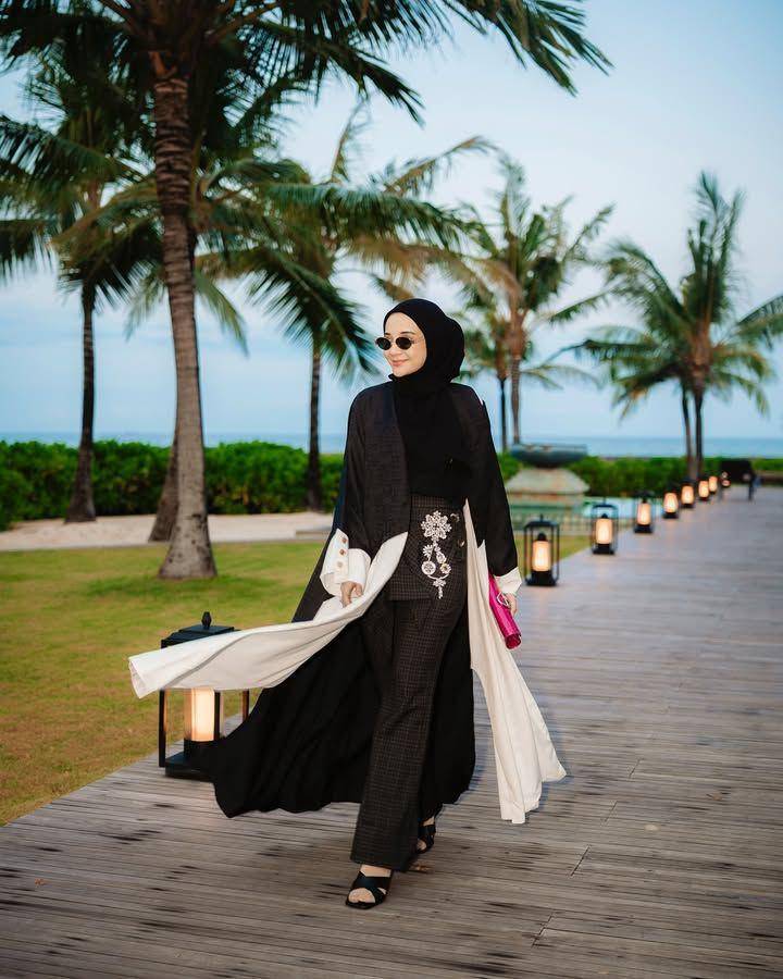 gaya tamu di resepsi nikah Harris Vriza dan Haviza Devi (instagram.com/zaskiasungkar15)