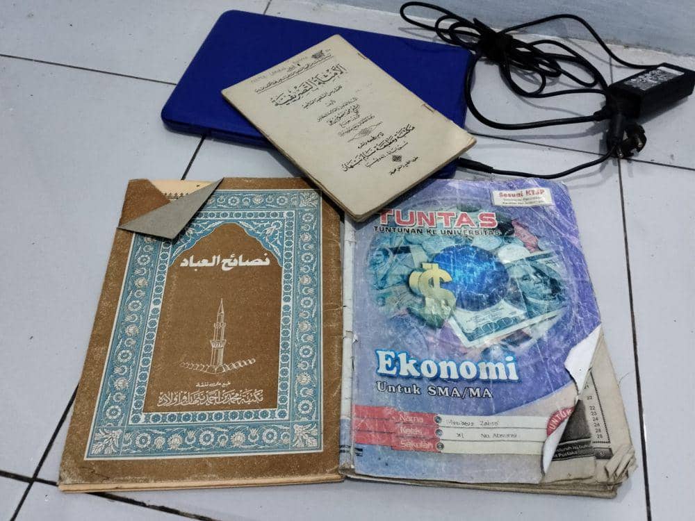 [PUISI] Sampul Kumal