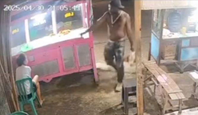 Preman Viral Palak Penjual Gorengan dan Ayam Geprek di Kupang