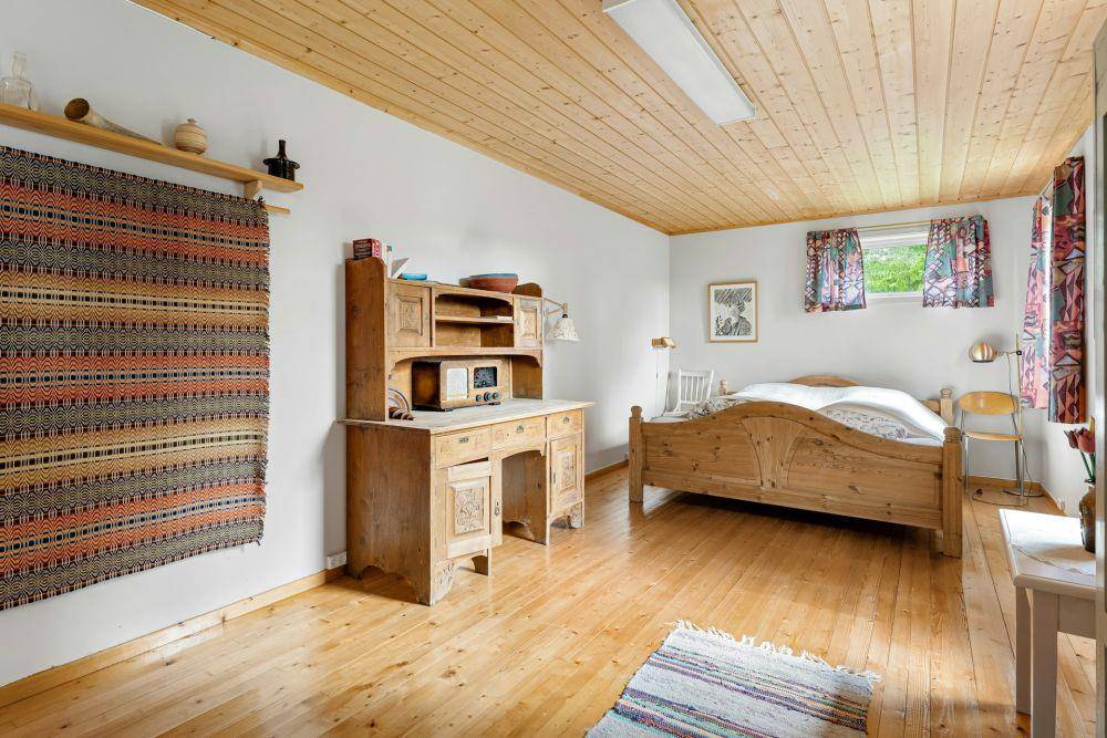 desain kamar cokelat muda (unspalsh.com/alex tyson)