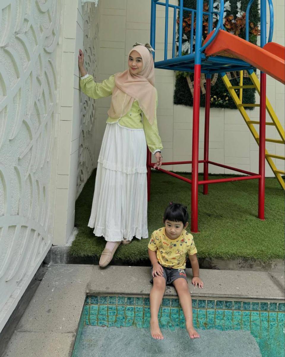 OOTD ibu-balita ala Ria Ricis dan Moana (instagram.com/riaricis1795)