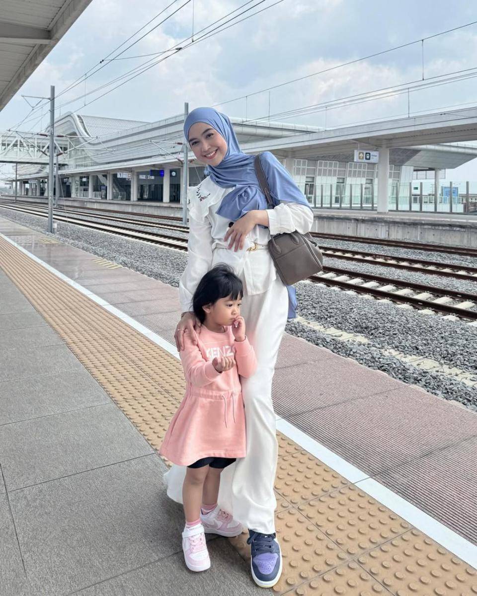 OOTD ibu-balita ala Ria Ricis dan Moana (instagram.com/riaricis1795)