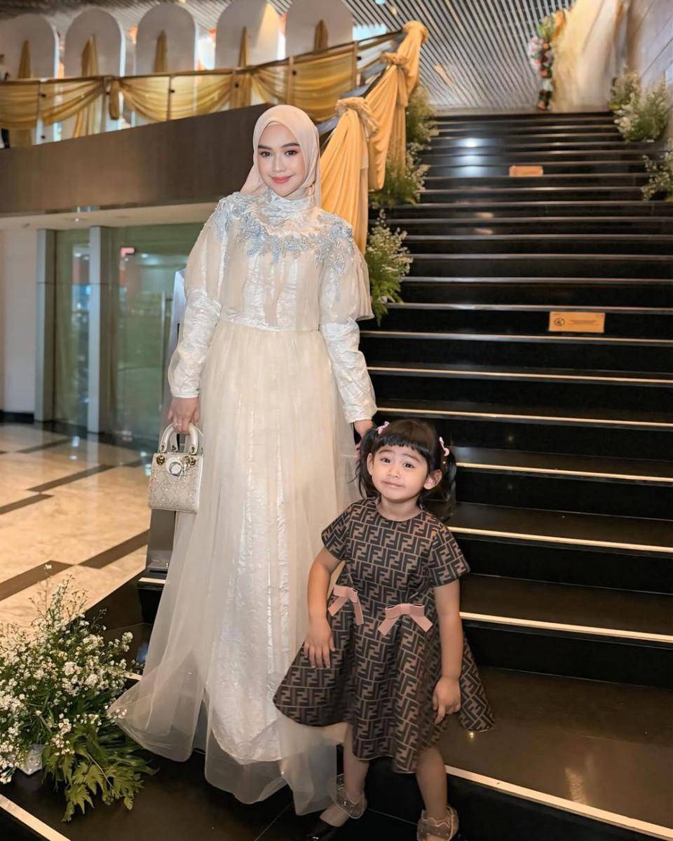 OOTD ibu-balita ala Ria Ricis dan Moana (instagram.com/riaricis1795)