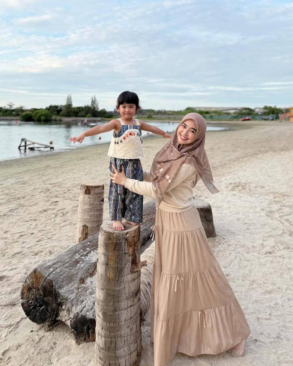 OOTD ibu-balita ala Ria Ricis dan Moana (instagram.com/riaricis1795)