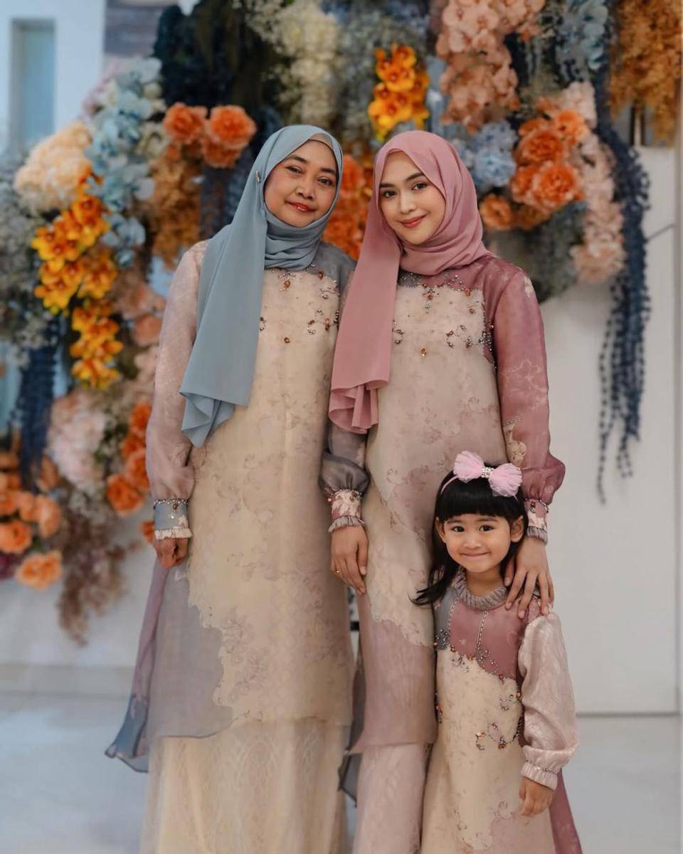 OOTD ibu-balita ala Ria Ricis dan Moana (instagram.com/riaricis1795)