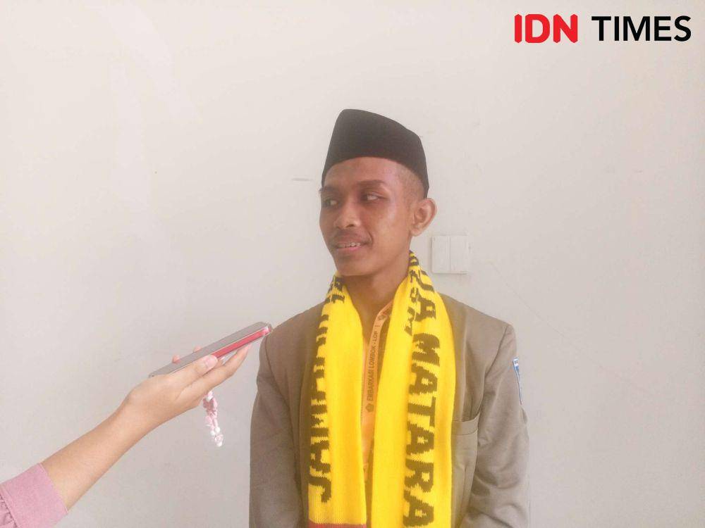 Jemaah haji termuda asal NTB Sugeng Jayadi (19) tergabung dalam kloter 3 Embarkasi Lombok. (IDN Times/Muhammad Nasir)