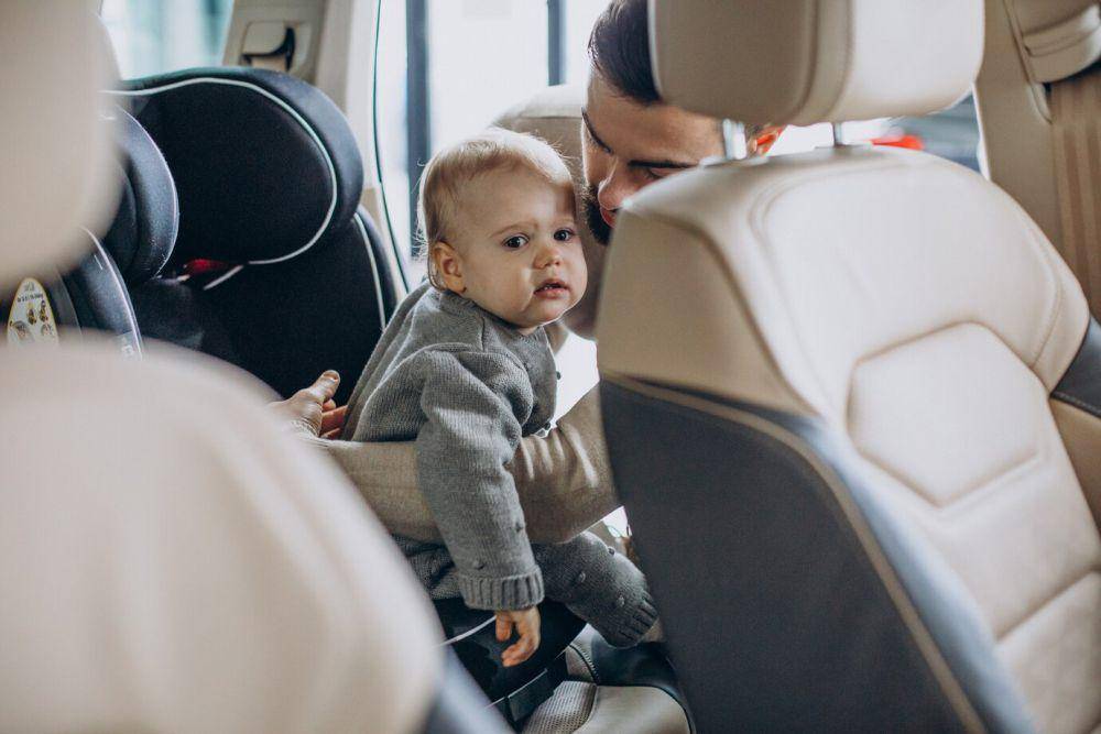 ilustrasi bayi rewel di dalam mobil (freepik.com/senivpetro